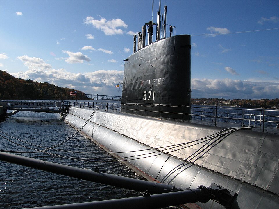 Fayl:USS Nautilus SSN571.JPG