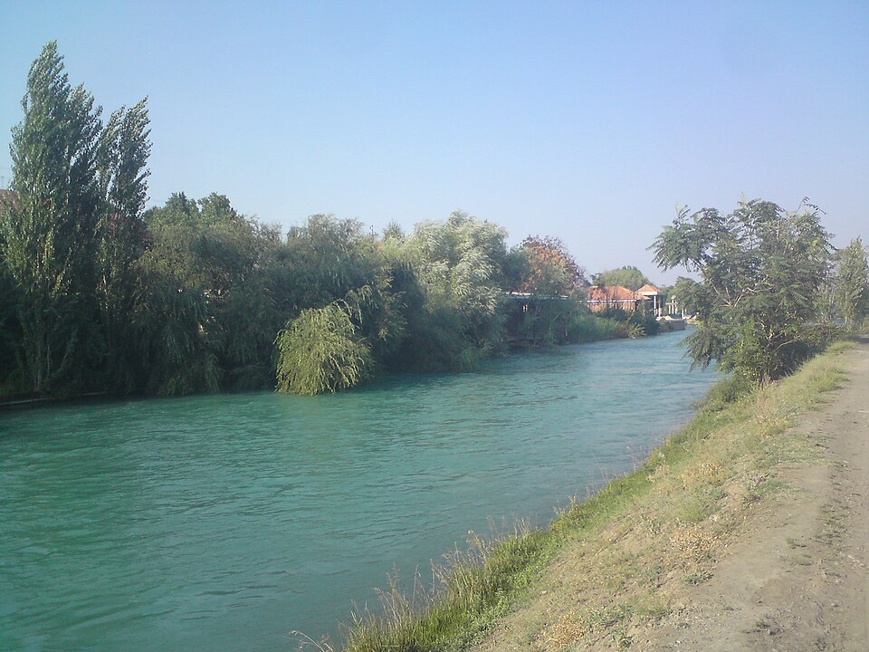 Fayl:Бозсу в городе Чирчик.JPG