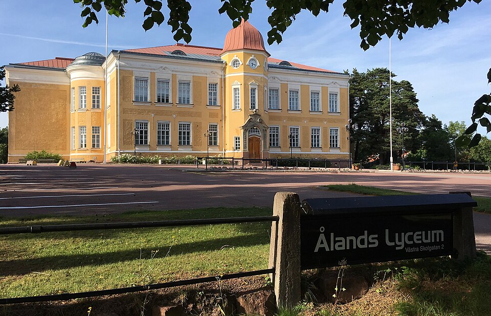 Fayl:AlandsLyceumMariehamn - 1.jpg