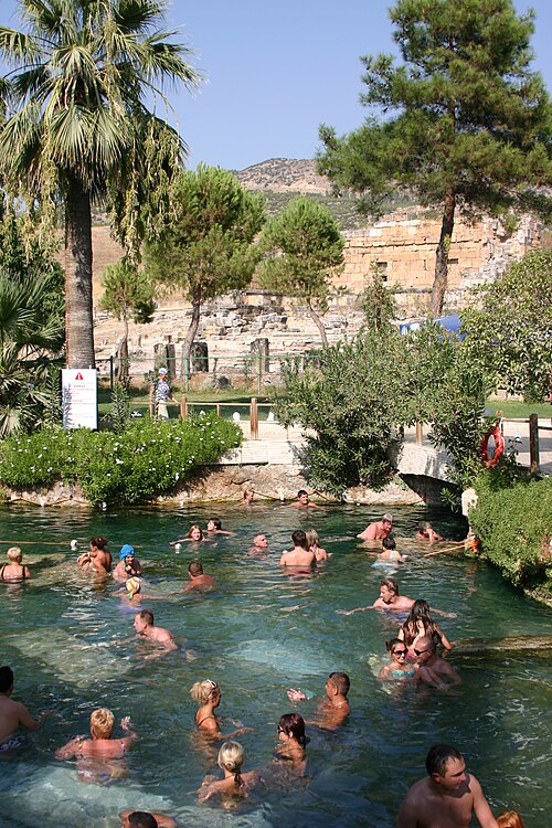 Fayl:Pools in Hierapolis.JPG