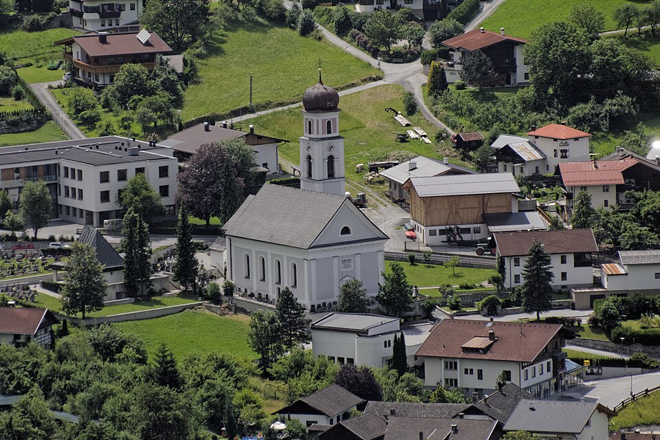 Fayl:Sautens Neue Pfarrkirche 6117.jpg