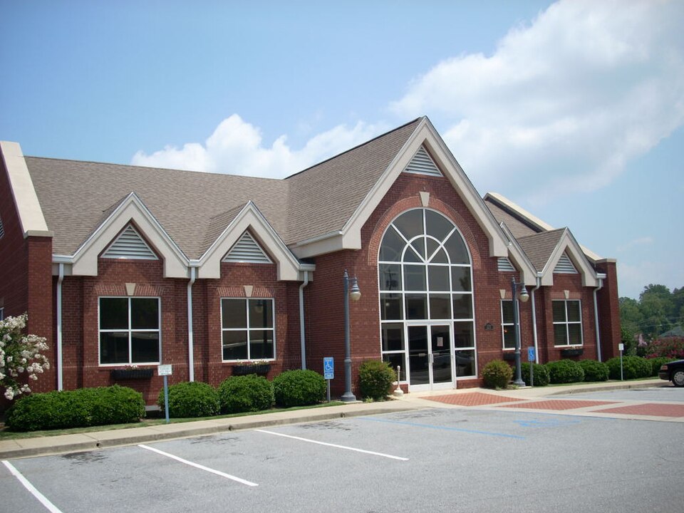 Fayl:Seneca South Carolina city hall.JPG