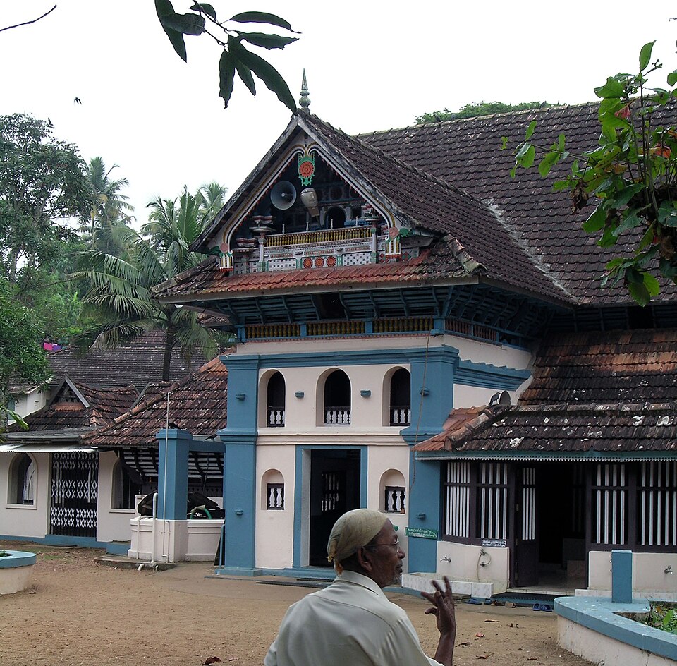 Fayl:ThazhathangadyJumaMasjid1.JPG