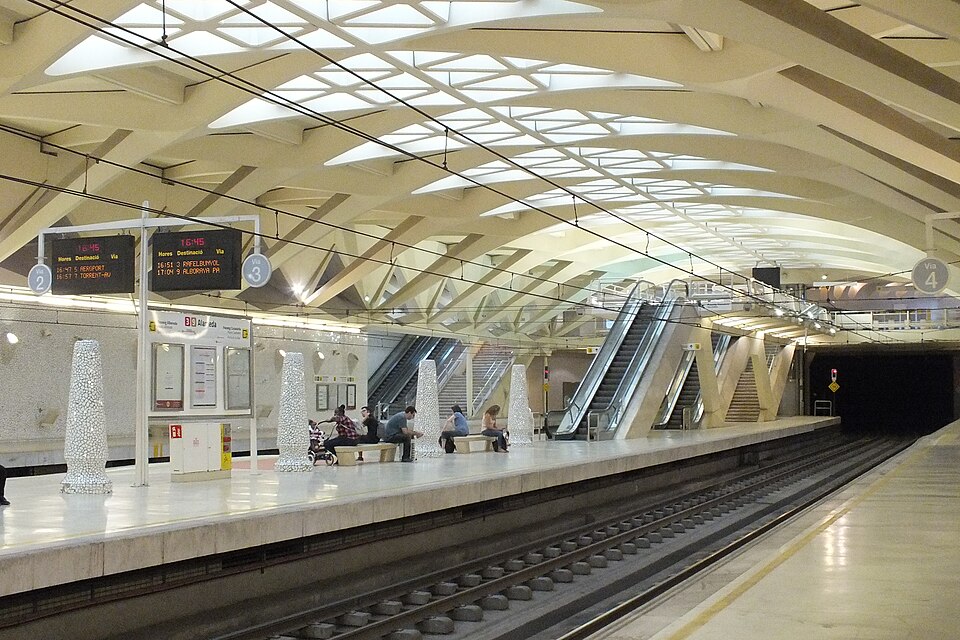 Fayl:Alameda station, 05.10.2019.jpg