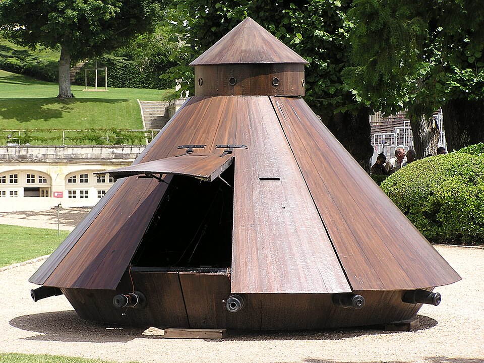 Fayl:DaVinciTankAtAmboise.jpeg