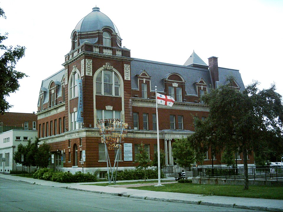 Fayl:Edifice Georges-Vanier.jpg