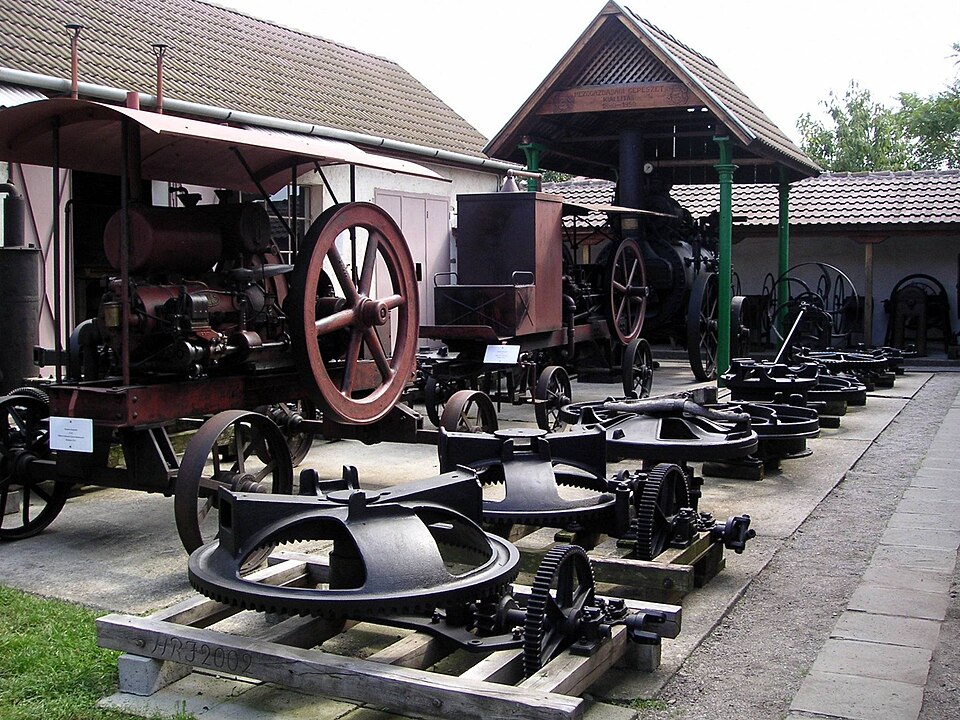 Fayl:Hungary Mezokovesd agriculture museum 1.jpg