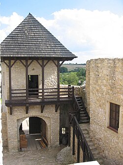 Bobolitsa qal’asi darvoza minorasi, avgust 2010-yil