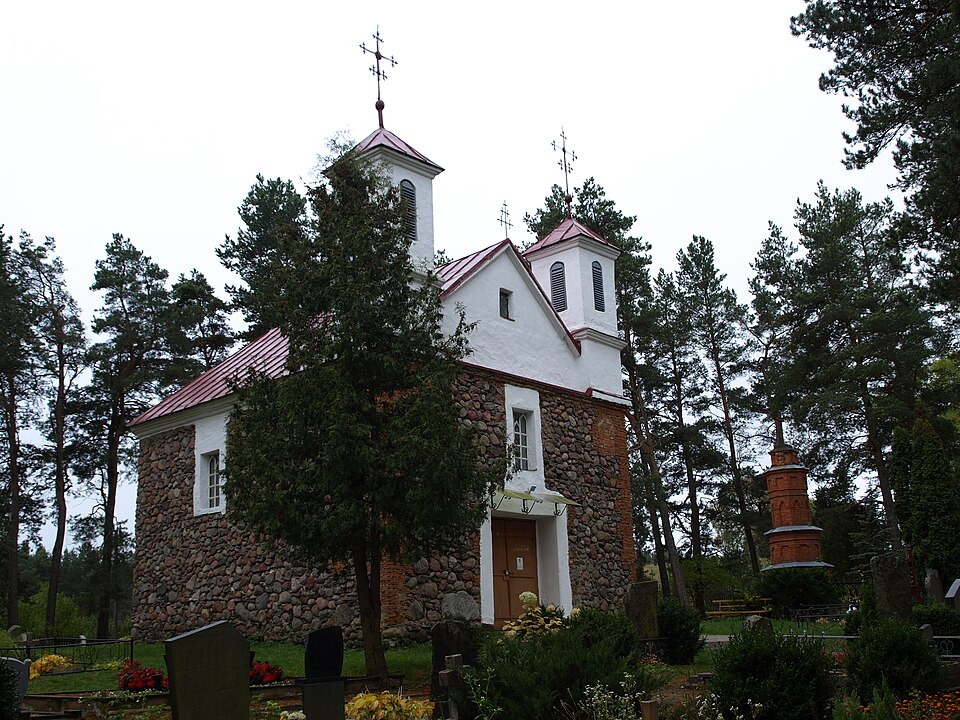 Fayl:Babriskes church.jpg