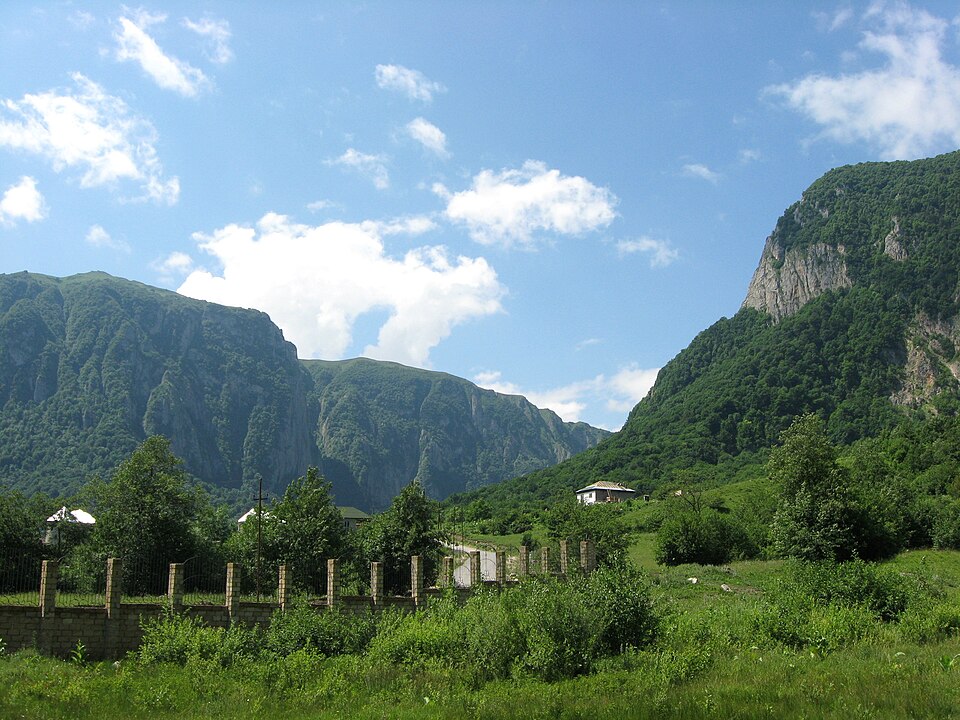 Fayl:Nature of Azerbaijan guba irada19.JPG