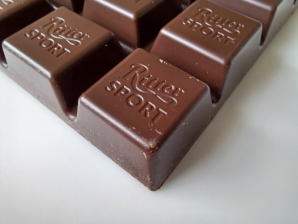 Fayl:Ritter Sport dark chocolate.jpg