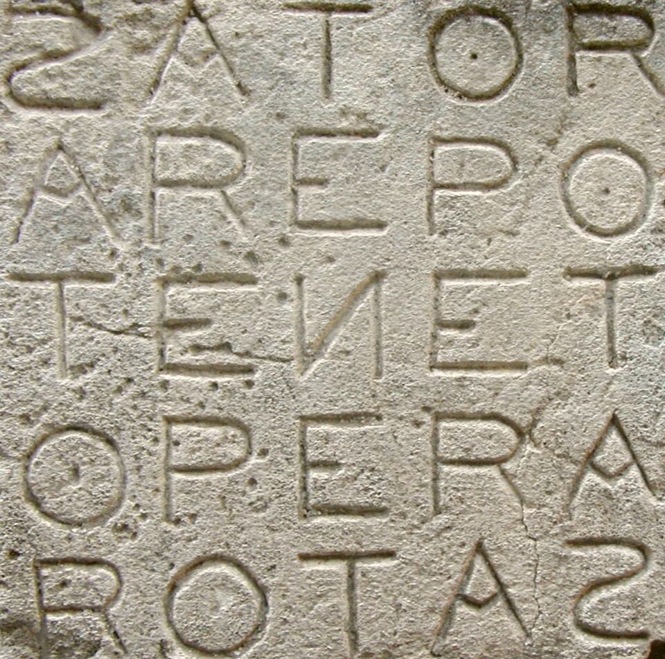 Fayl:Sator Square at Oppède.jpg