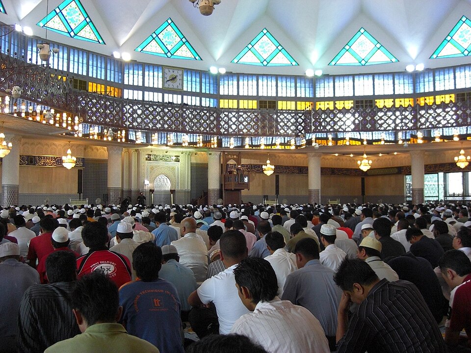 Fayl:Inside masjid negara.JPG