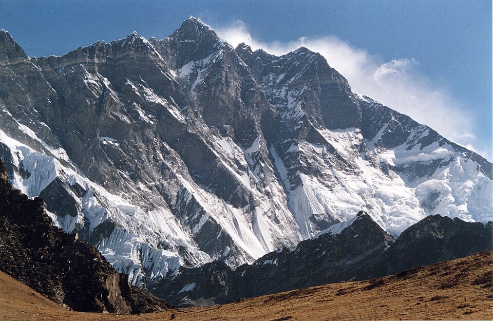 Fayl:Lhotse-fromChukhungRi.jpg