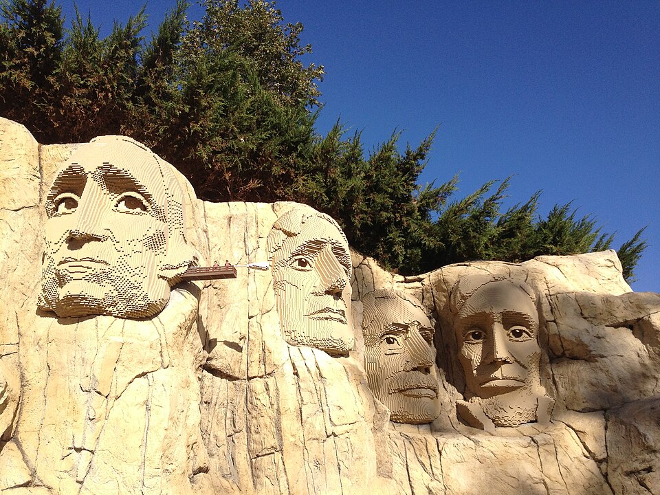 Fayl:Mount Rushmore (8293201406).jpg