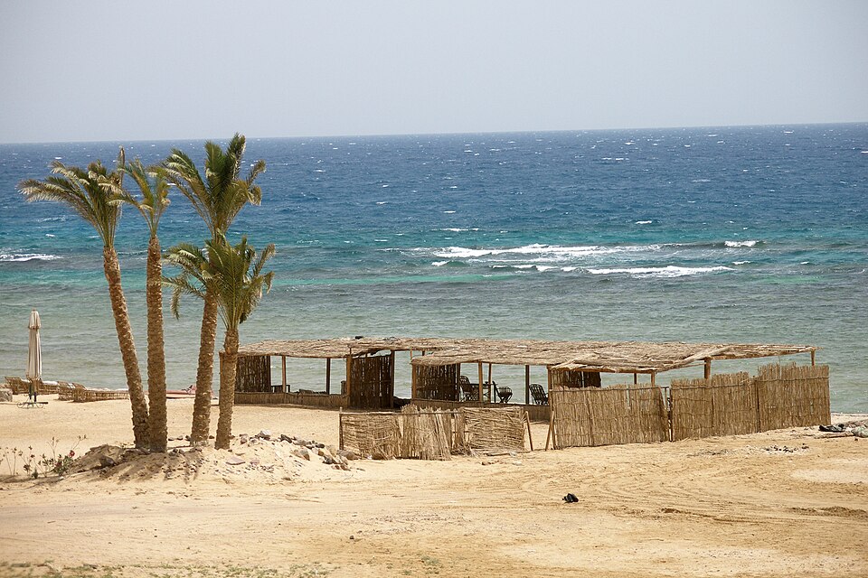 Fayl:Nuweiba, Beach, Sinai, Egypt.jpg