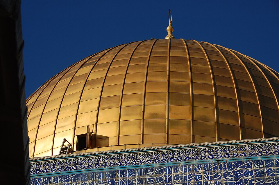 Fayl:Temple Mount---Hetch in Dome.JPG