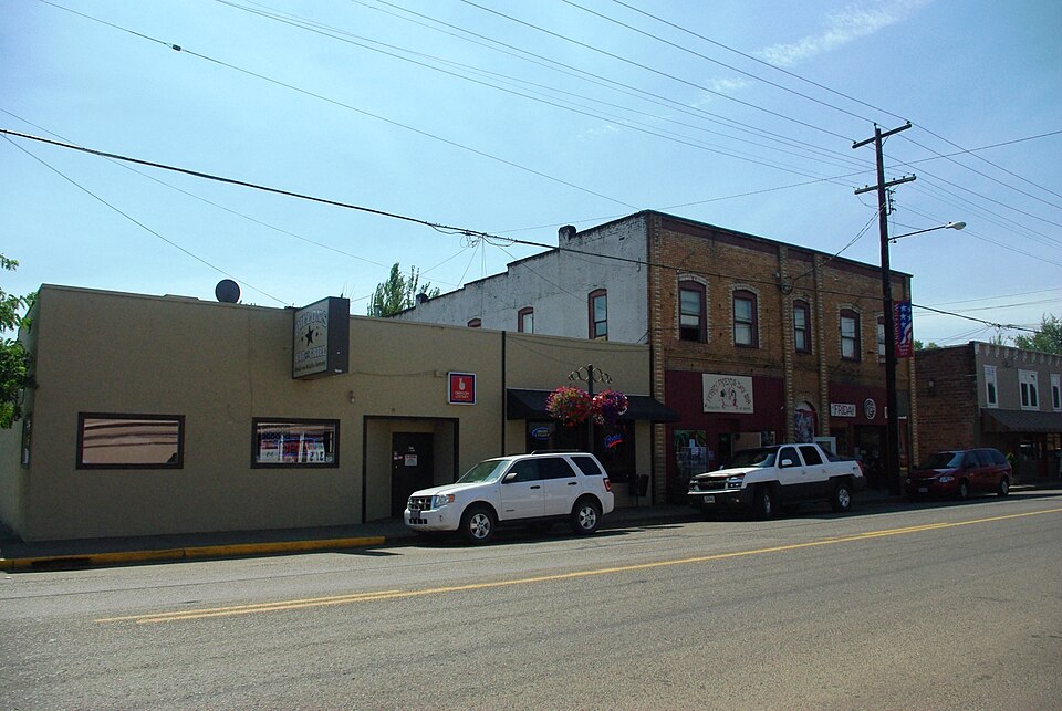 Fayl:Willamina Oregon downtown Main Street.JPG