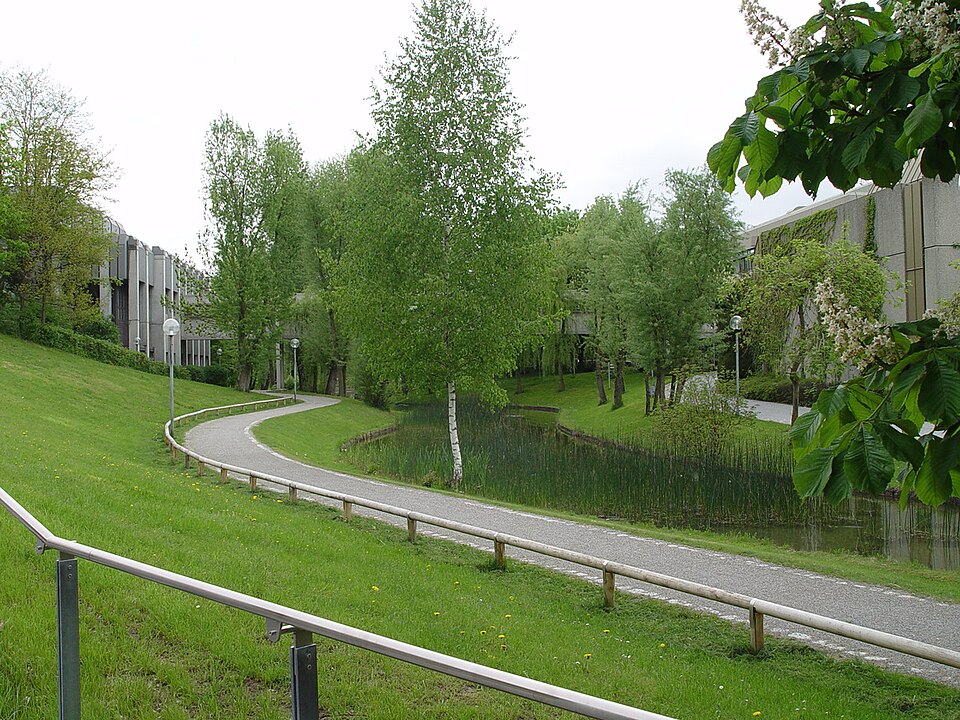 Fayl:Campus uni augsburg.JPG