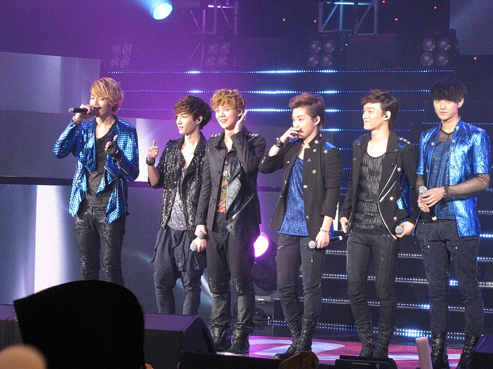 Fayl:EXO-M at KCON 2012.jpg