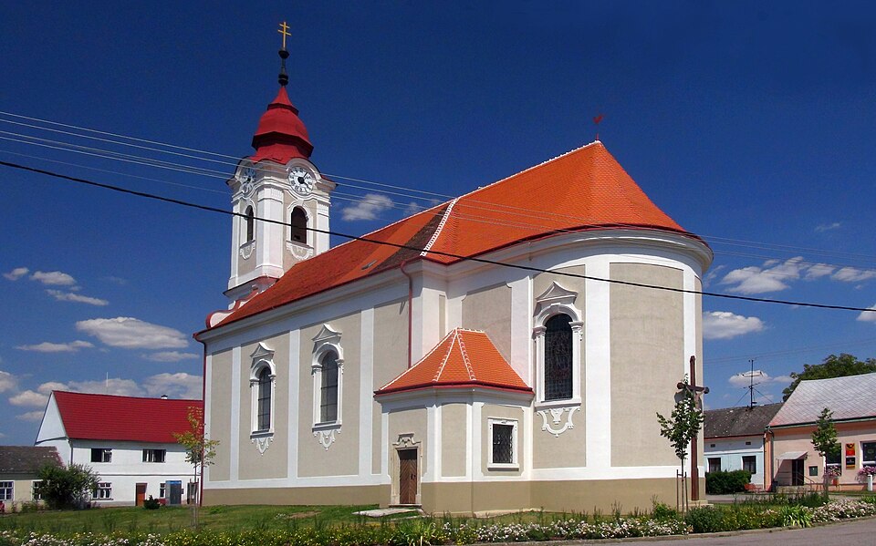 Fayl:GuentherZ 2013-08-03 00831 Safov Kirche.JPG