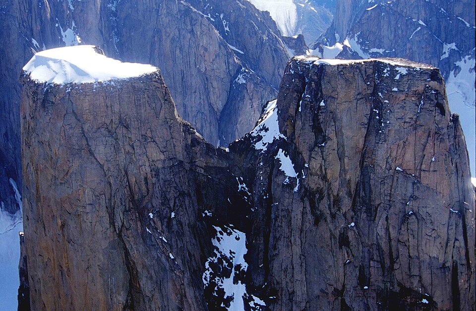 Fayl:Mount Asgard 3 2001-07-25.jpg