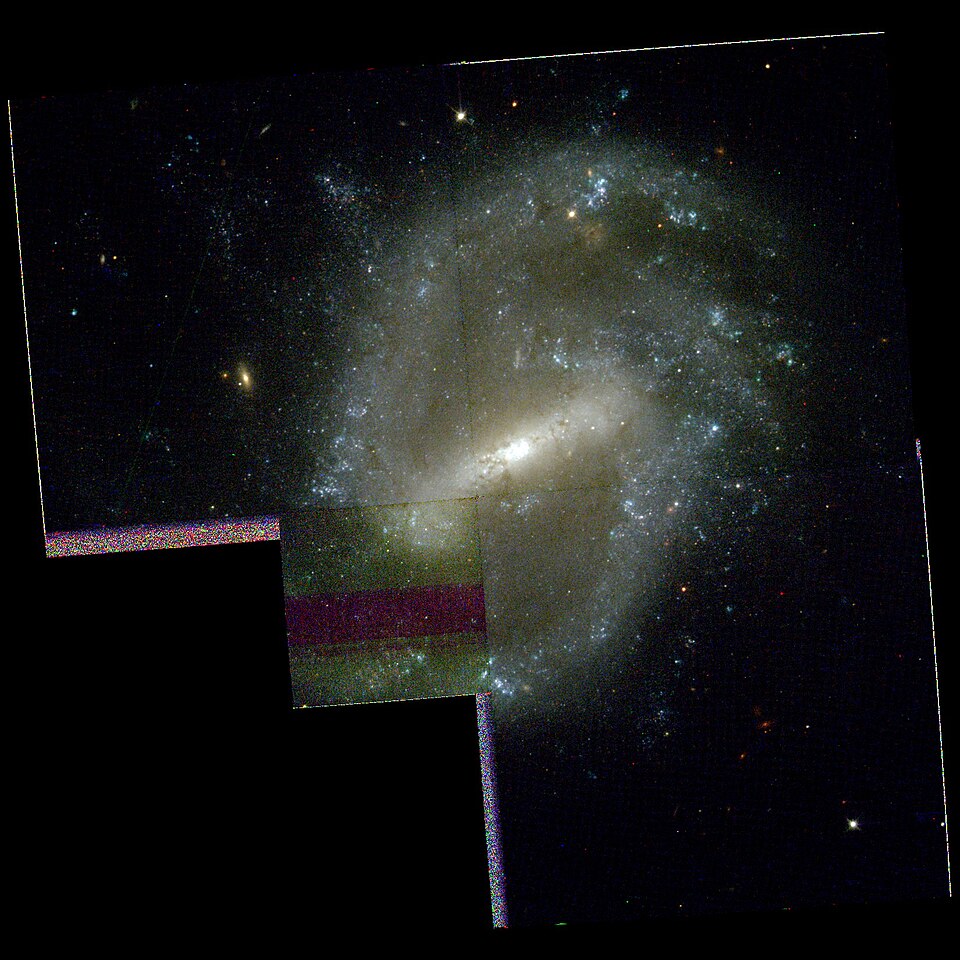 Fayl:NGC3513-hst-R814G606B450.jpg