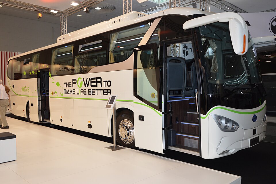 Fayl:BYD C9 electric coach. Spielvogel.jpg