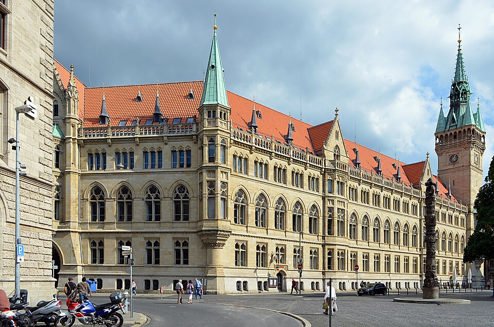 Fayl:Braunschweig Rathaus Westseite (2012).JPG