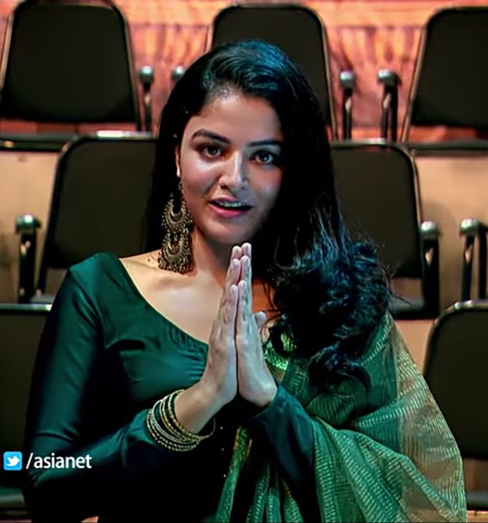 Fayl:Wamiqa-Gabbi Comedy Stars.jpg