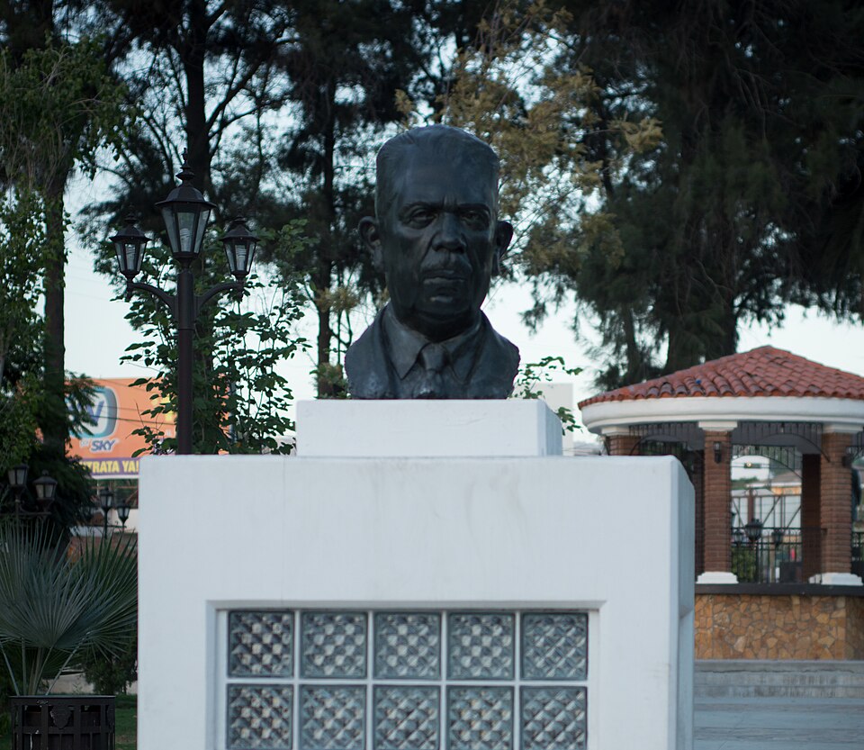 Fayl:Lázaro Cárdenas (21307745464) (cropped).jpg