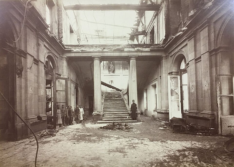 Fayl:Laeken after the fire.jpg