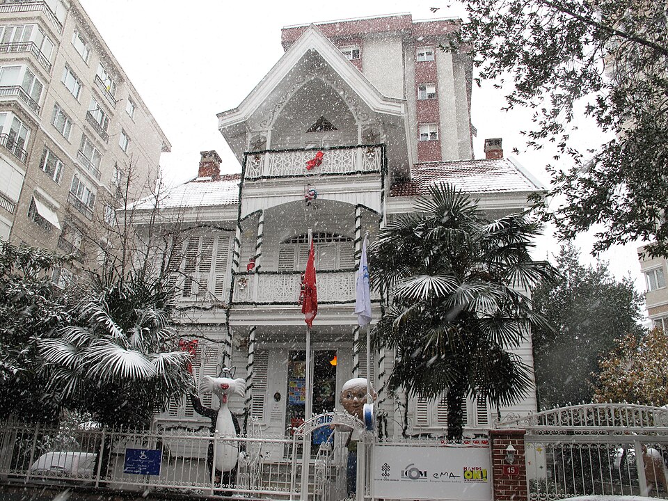 Fayl:MuzeumhracekIstanbul budova.JPG