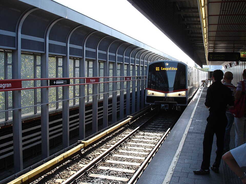 Fayl:Vienna U-Bahn U1.jpg