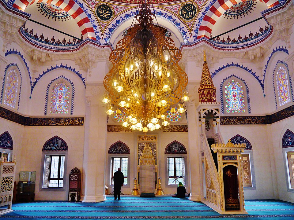 Fayl:Berlin Sehitlik-Moschee Innen 1.JPG