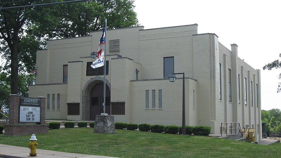 Fayl:Cheviot Fieldhouse.jpg