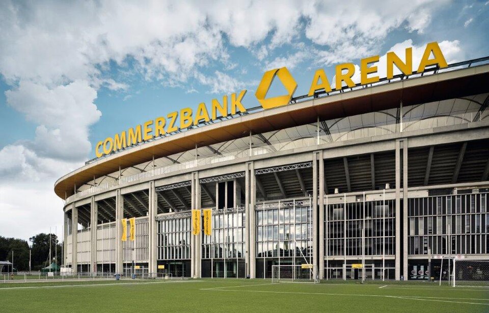 Fayl:Commerzbank Arena.jpg