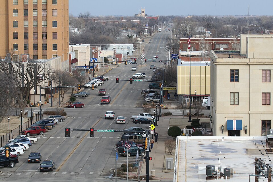 Fayl:East on Broadway.JPG