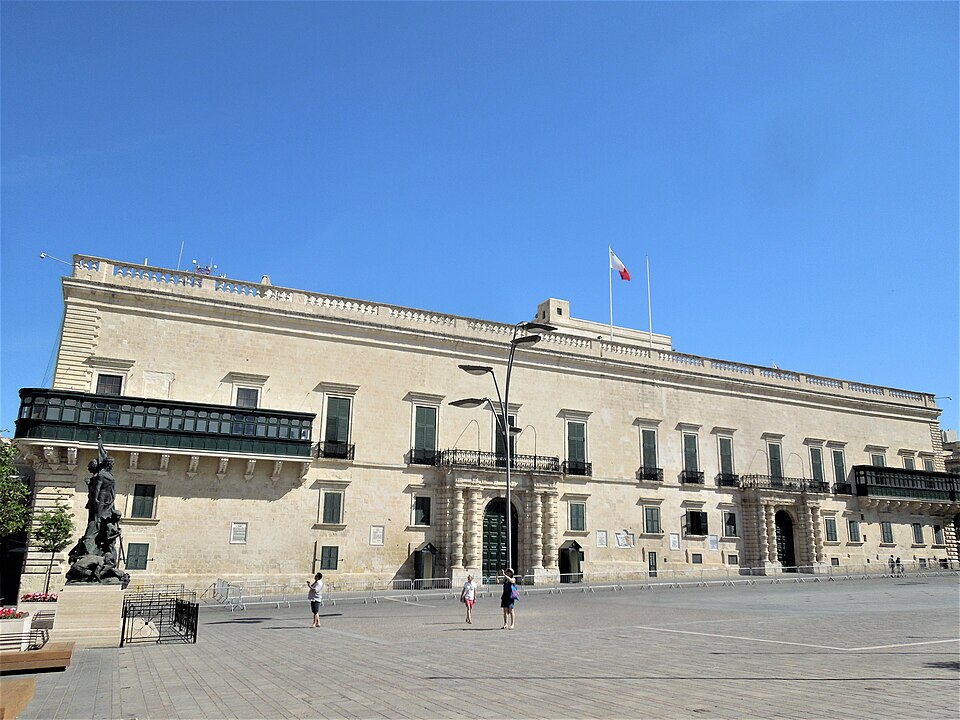 Fayl:Grandmaster's palace, Valletta.jpg