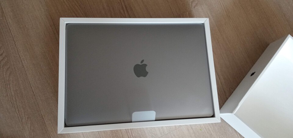 Fayl:MacBook-Pro-13inch.jpg