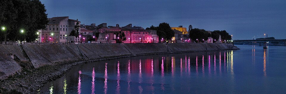 Fayl:France Arles Reattu LaCroix 2008.jpg