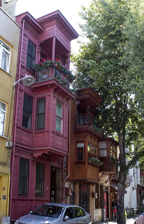 Fayl:Houses in Kuzguncuk.JPG
