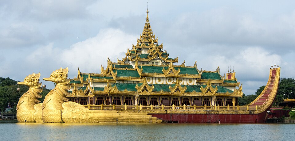 Fayl:KandawgyiLake (cropped).jpg
