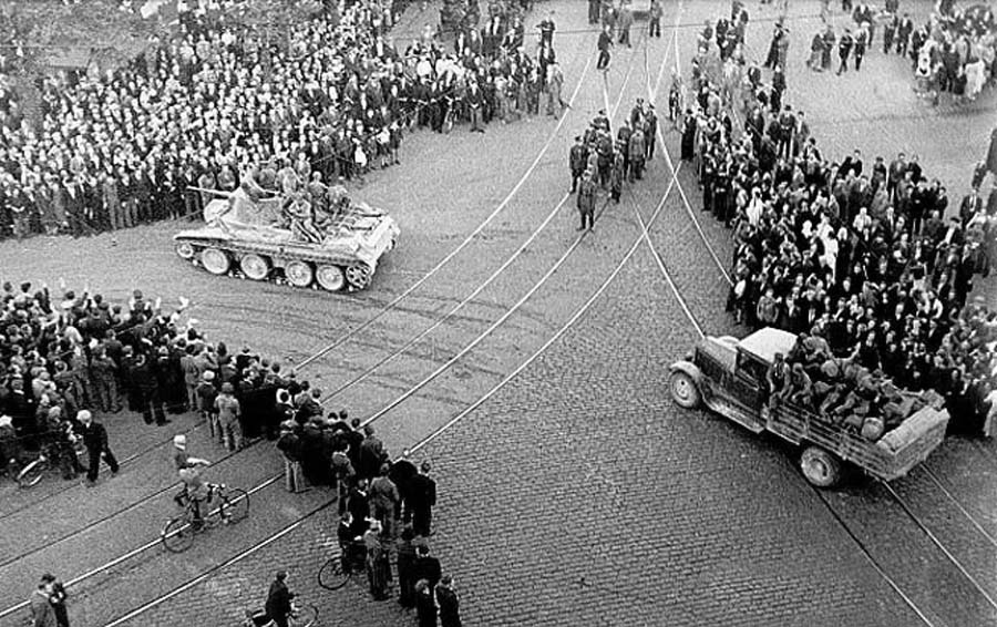 Fayl:Riga 1940 Soviet Army.jpg