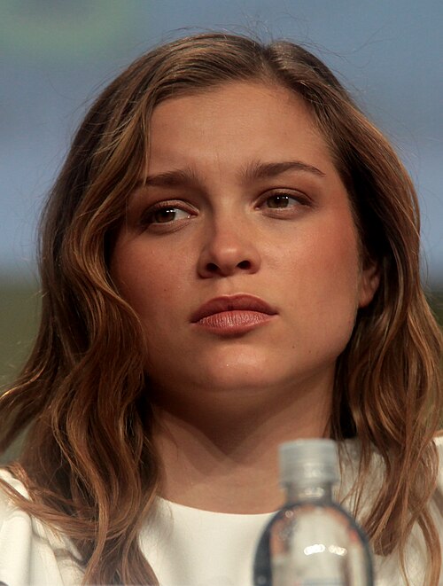 Fayl:Sophie Cookson (cropped).jpg