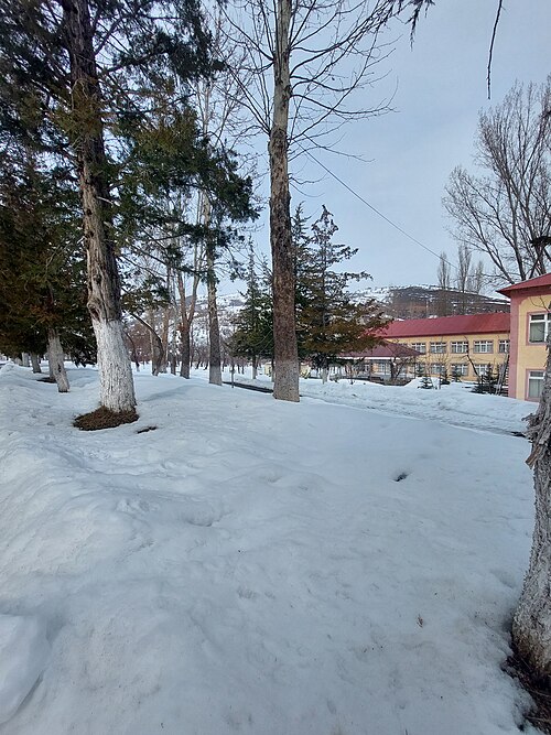 Fayl:Youth retreat landscape.jpg