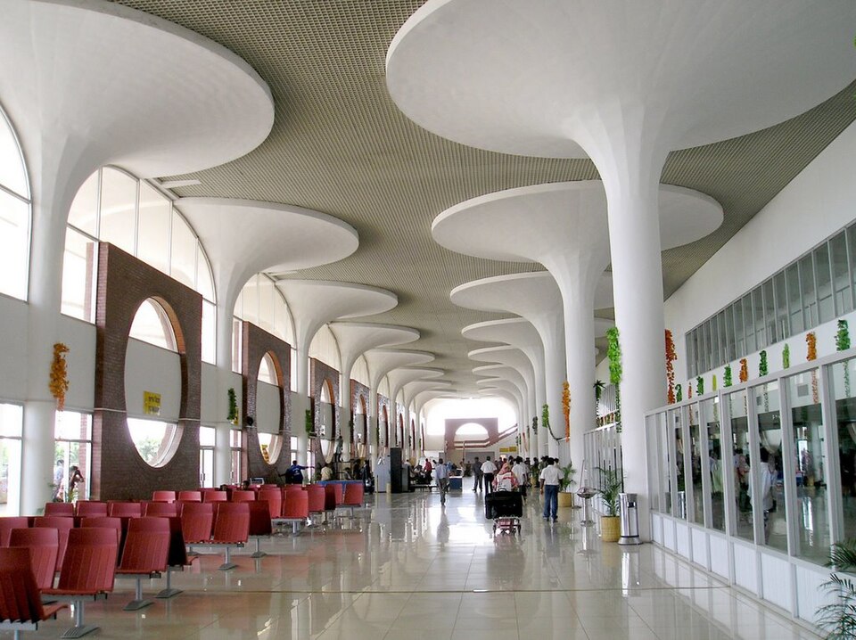 Fayl:ZiaAirport-05.jpg