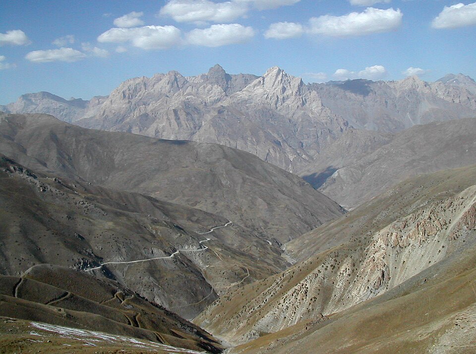 Fayl:Anzob mountains.jpg