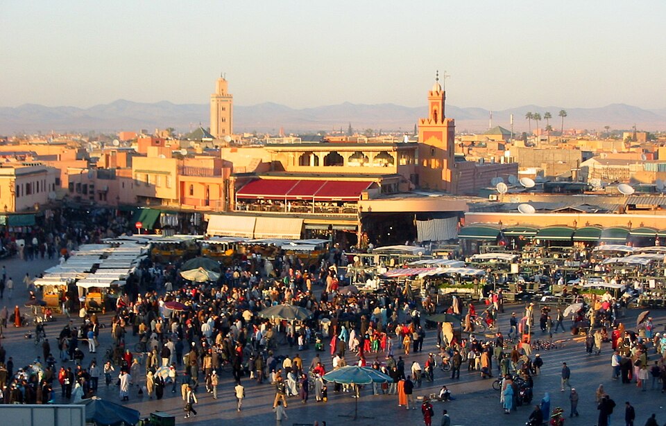 Fayl:Djemaa el Fna, evening.JPG
