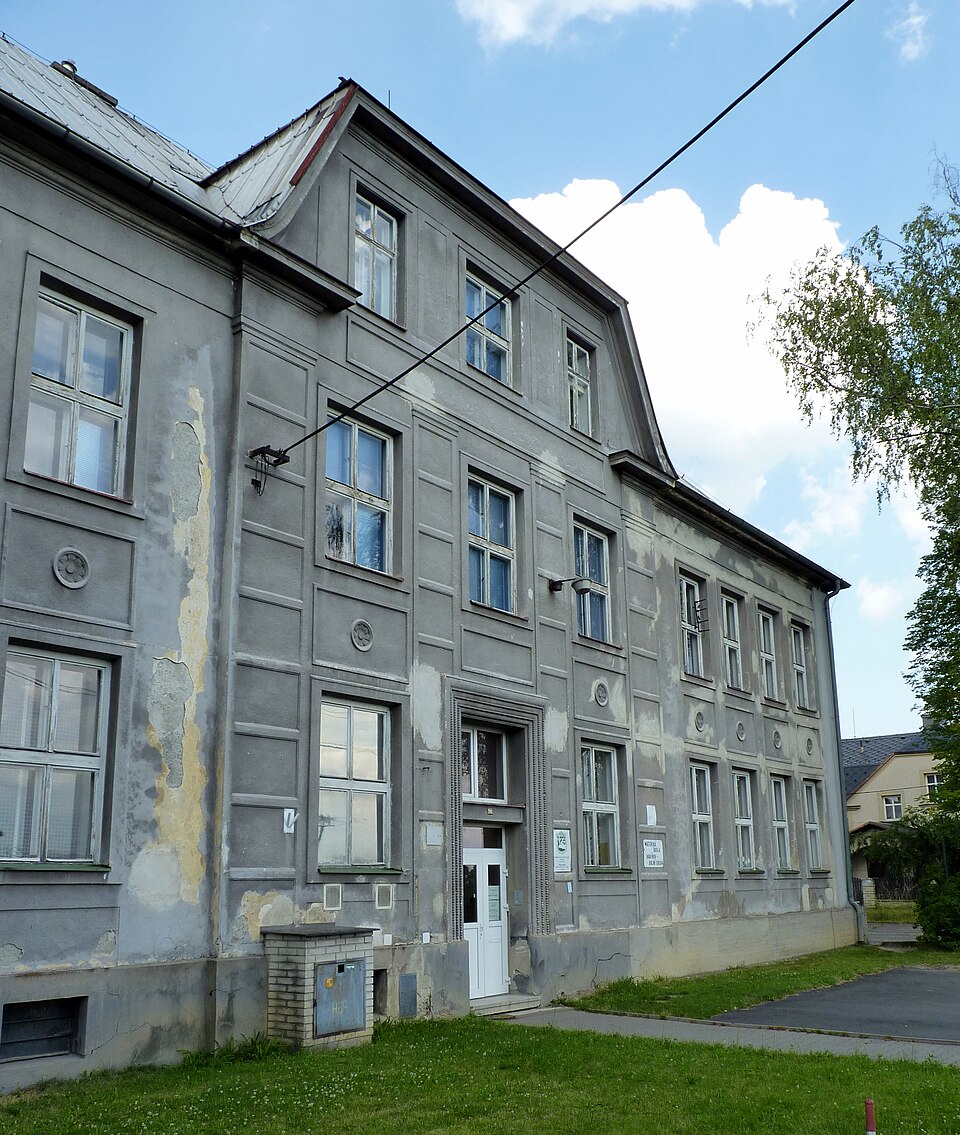 Fayl:Dolní Suchá, škola (1).JPG